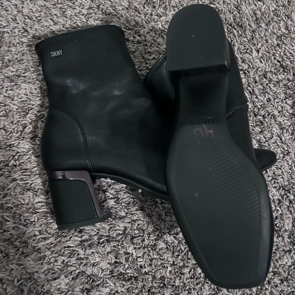 ⚡️DKNY • Black Block Heel Bootie • sz 7M - Picture 7 of 10